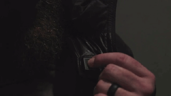 這羽絨服能發(fā)熱還能給手機充電 冬天不再凍成狗