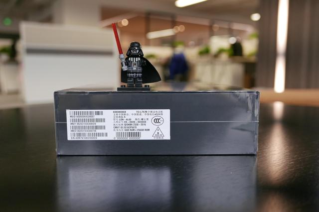 8999元華為Mate9保時(shí)捷版開箱體驗(yàn)