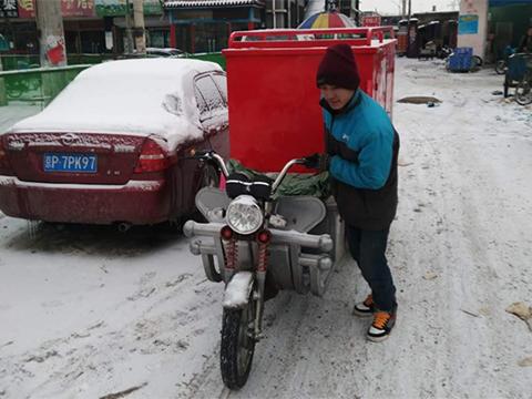 39歲快遞員當街猝死，有的快遞員11月每天工作16小時