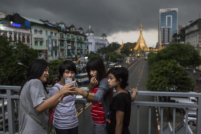 5000萬(wàn)緬甸人第一次用上互聯(lián)網(wǎng)，接下來(lái)的事無(wú)語(yǔ)了 | 譯站