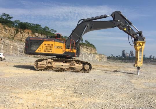 全球最大液壓破碎錘HB10000亮相廣西