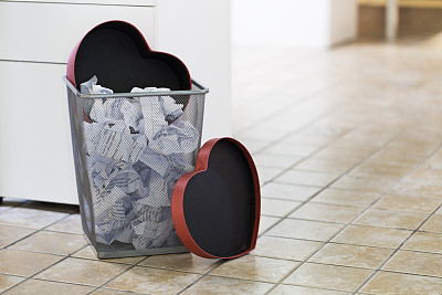 紙價(jià)有多瘋？廢紙箱每噸漲千元 紙廠：一天一個(gè)價(jià)