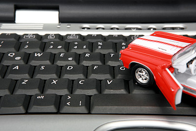 中國(guó)科技巨擘競(jìng)相研發(fā)網(wǎng)聯(lián)汽車