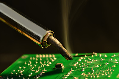 半導(dǎo)體迎來第三次產(chǎn)業(yè)轉(zhuǎn)移與升級(jí) 世界將裝上“中國芯”？