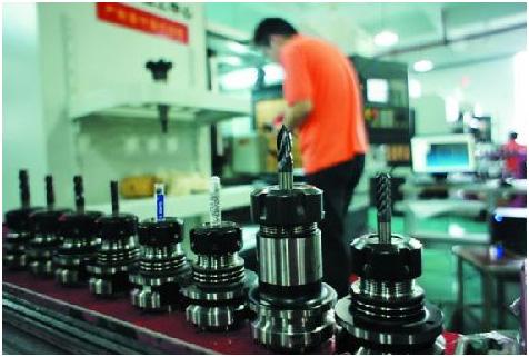 如何推進(jìn)我國(guó)產(chǎn)業(yè)邁向全球價(jià)值鏈中高端?