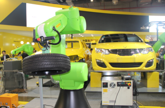 占據(jù)全球市場半壁江山 日本工業(yè)機(jī)器人刷新紀(jì)錄