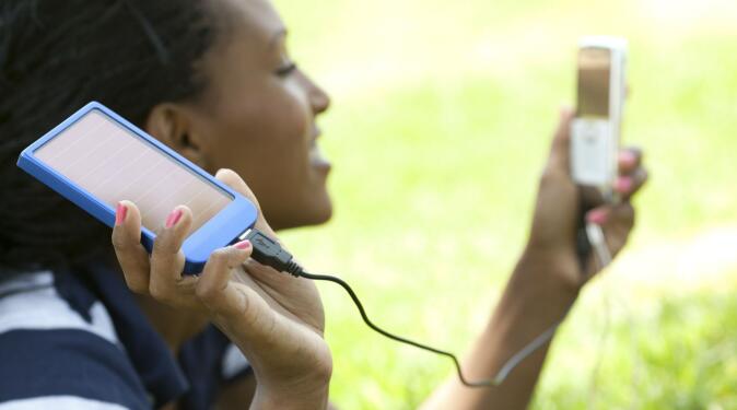 吸收環(huán)境光就能給手機充電 這款可打印的電池會成功嗎？