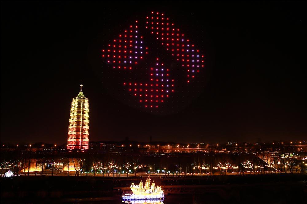 江蘇衛(wèi)視打造無(wú)人機(jī)燈光秀_宇辰網(wǎng)_讓世界讀懂無(wú)人機(jī)_全球?qū)I(yè)無(wú)人機(jī)服務(wù)資訊平臺(tái)