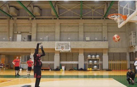 豐田制造出完美的籃球罰球機器人 百發(fā)百中