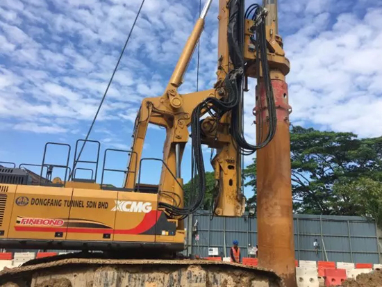 在馬來西亞吉隆坡施工的徐工旋挖鉆機(jī)