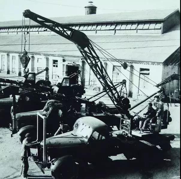 【流金歲月】新中國(guó)第—臺(tái)5噸汽車(chē)起重機(jī)在這里誕生 