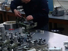 技術(shù)中心對軸承進行檢驗